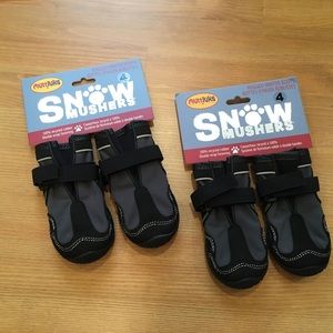 Brand New Mutluks Snow Mushers Dog Boots Sz 4 purchased for Black Labrador 68lbs